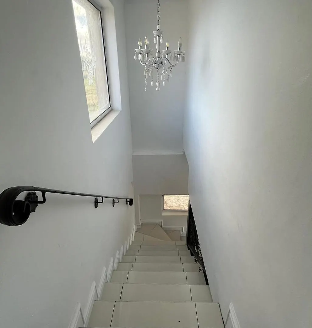 Barrons Estate B&B Self - Catering Apartment Philippi 0*,  南アフリカ